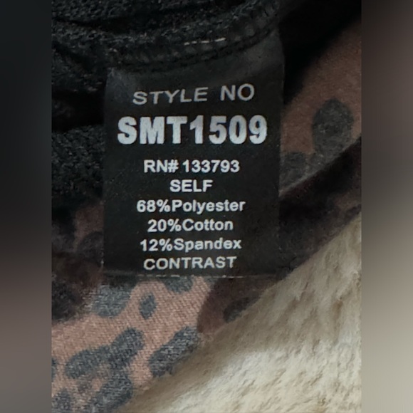 POL black top with leopard detailing. Size Medium - Picture 2 of 7